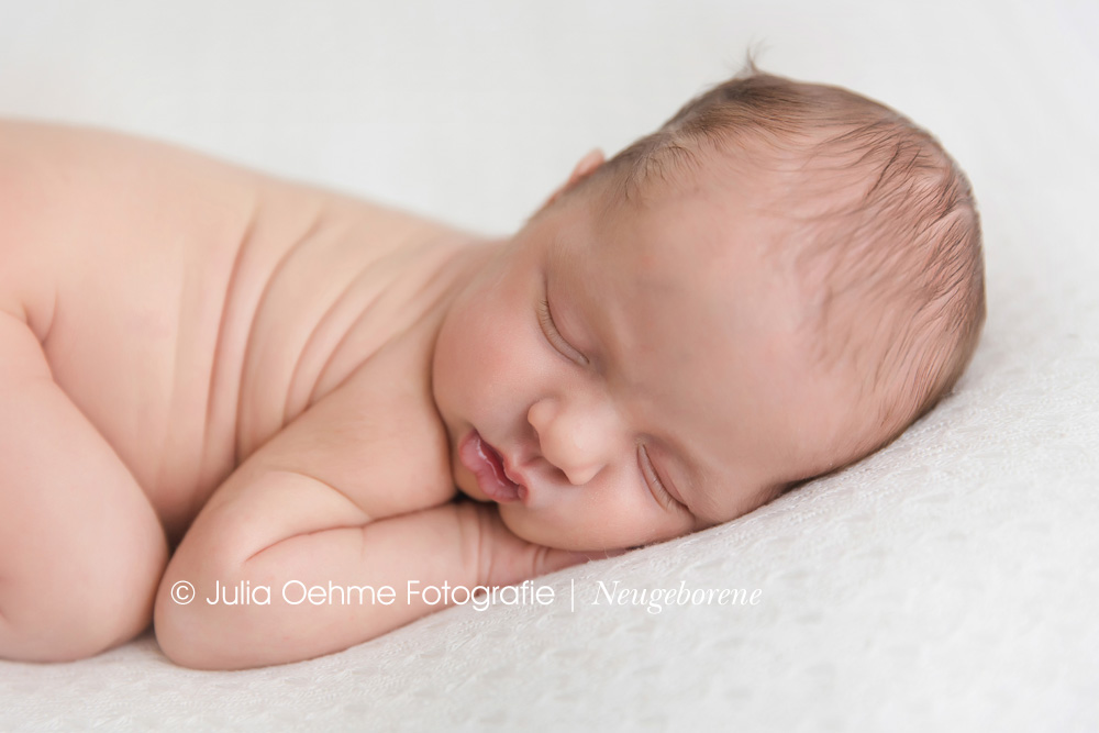 julia-oehme-babyfotografie-mädchen-neugeborenenfotos-babyfotos-leipzig-halle-dresden-borna-baby-fotos-babybilder-newborn-fotostudio (1)