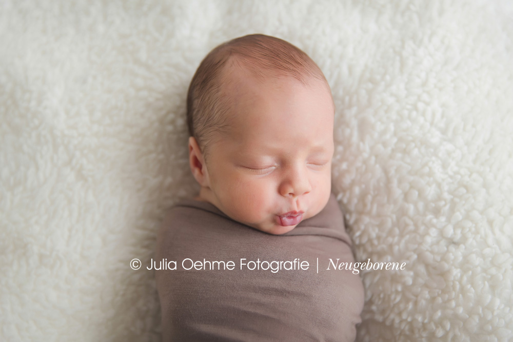 julia-oehme-babyfotografie-mädchen-neugeborenenfotos-babyfotos-leipzig-halle-dresden-borna-baby-fotos-babybilder-newborn-fotostudio (4)