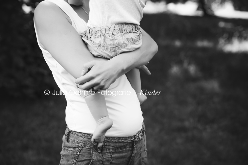 julia-oehme-familienfotos-kinderfotos-park-familienfotografie-draußen-leipzig-halle-chemnitz (12)