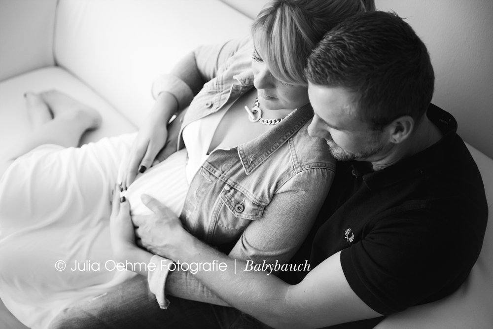 babybauchfotos und babyfotos altenburg leipzig chemnitz schwangerschaftsshooting mit babybauch neugeborenenfotos mit baby junge leipzig julia oehme (11)
