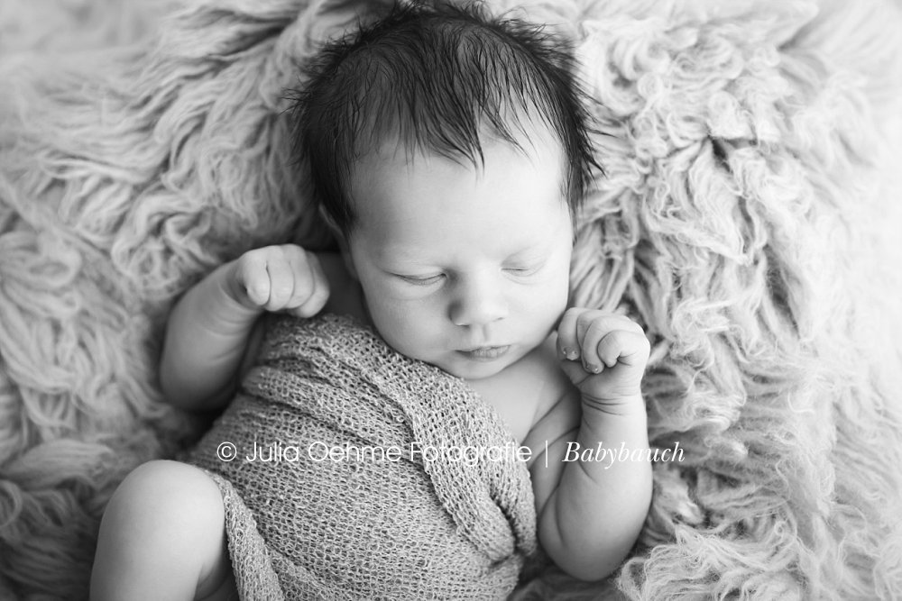 babybauchfotos und babyfotos altenburg leipzig chemnitz schwangerschaftsshooting mit babybauch neugeborenenfotos mit baby junge leipzig julia oehme (4)