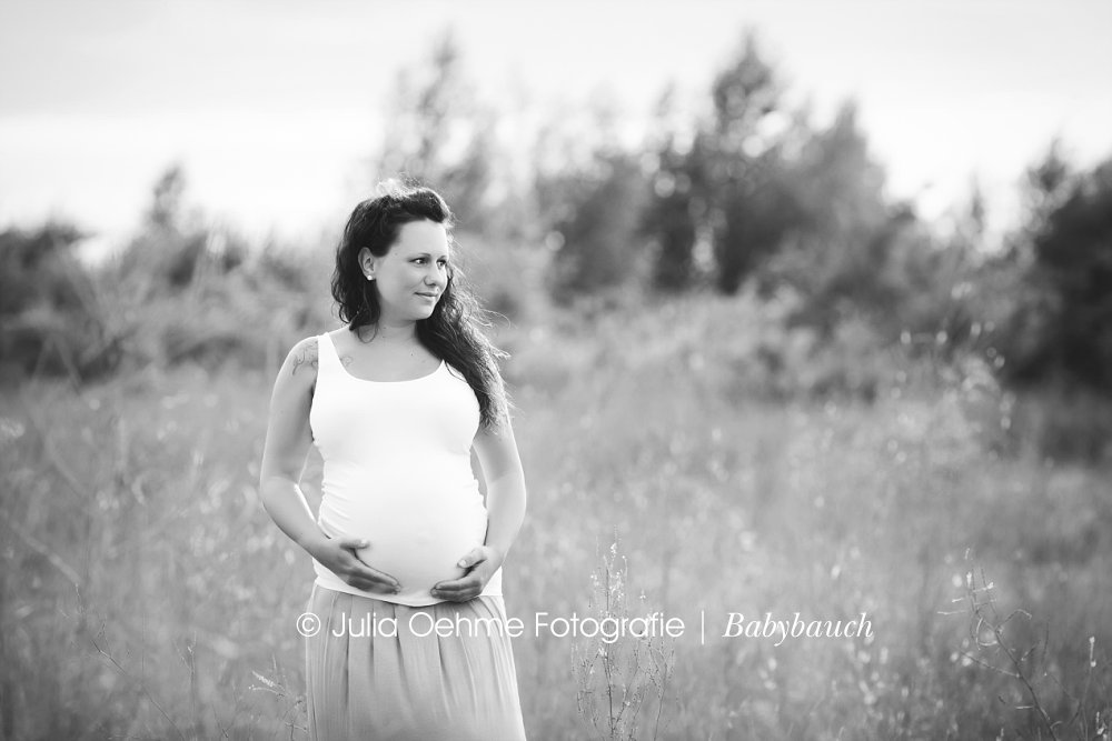 schwangerschafts- und Neugeborenenfotos Wurzen julia oehme baby fotos schwanger fotoshooting babybfotograf leipzig neugeborenenfotos newborn chemnitz dresden (4)