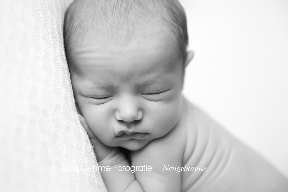 Schwangerschaftsfotos und Neugeborenenfotos im Fotostudio in Leipzig bei Babyfotograf Julia Oehme (17)