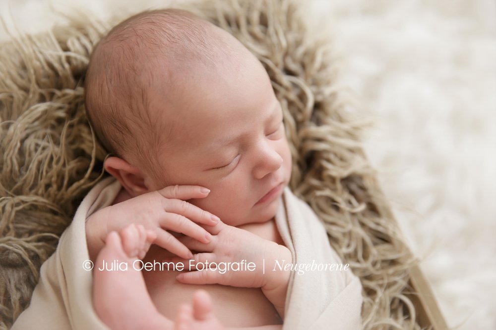 Schwangerschaftsfotos und Neugeborenenfotos im Fotostudio in Leipzig bei Babyfotograf Julia Oehme (14)