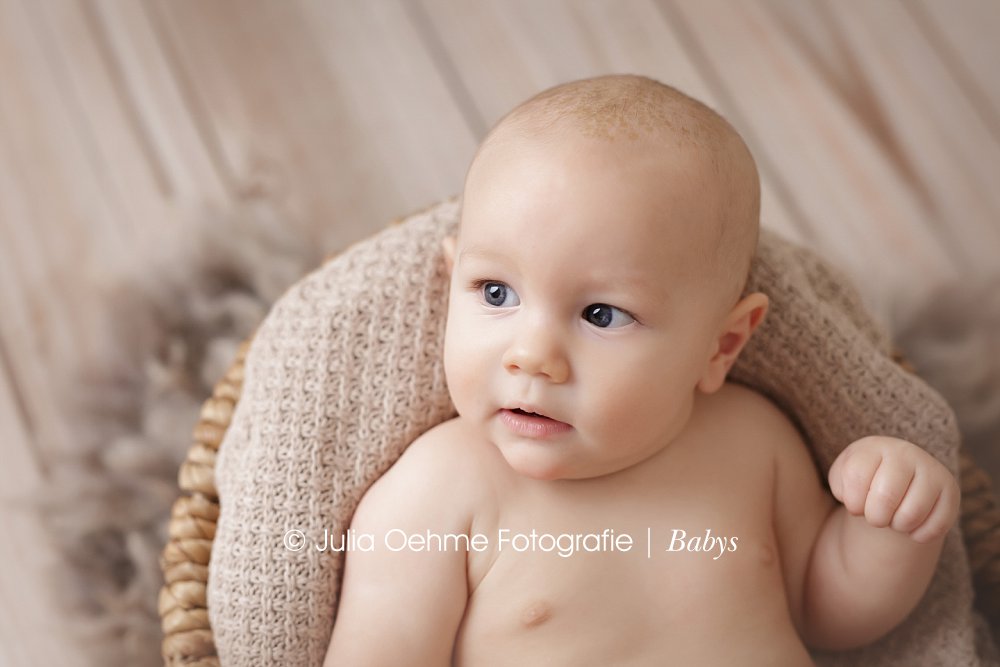 Natürliche Babyfotos 5 Monate alter Junge Julia Oehme Fiotografie Fotostudio in Leipzig (8)