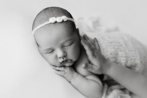 baby neugeborenenshooting mit schwester fotostudio leipzig