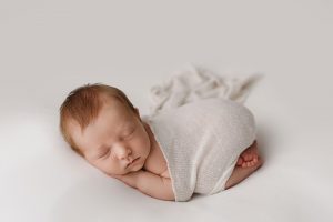 baby fotoshooting neugeborener junge