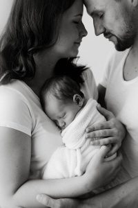 emotionales familienfoto neugeborenes baby footoshooting leipzig