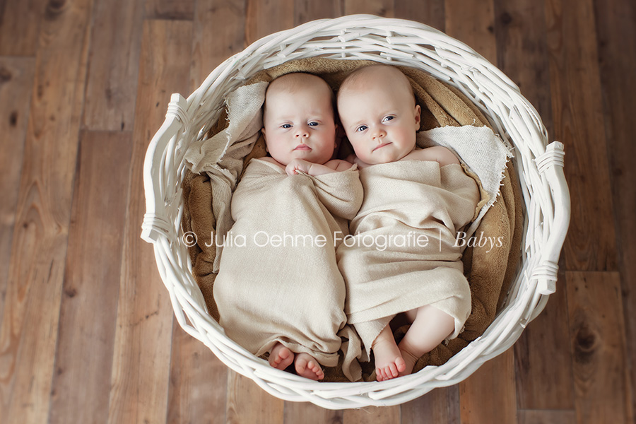 babyfotos zwillinge  monate babyfotograf leipzig julia oehme fotografie  blog