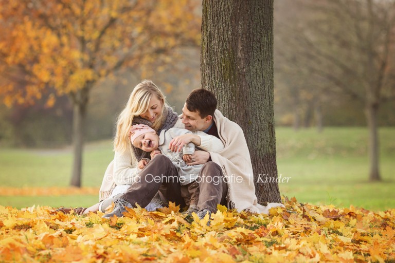 Linas ers­tes Jahr | Fami­li­en­fo­tos im Herbst in Leip­zig