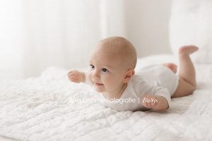 babyfotos leipzig baby fotos junge  monate babybilder kinderfotograf kinderfotos fotograf fotoshooting wiedemar chemnitz dresden halle jena berlin julia oehme fotografie