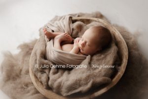 neugeborenenfotos babyfotos fotoshooting newborn leipzig halle chemnitz dresden babyfotoshooting berlin fotostudio julia oehme babyfotografie