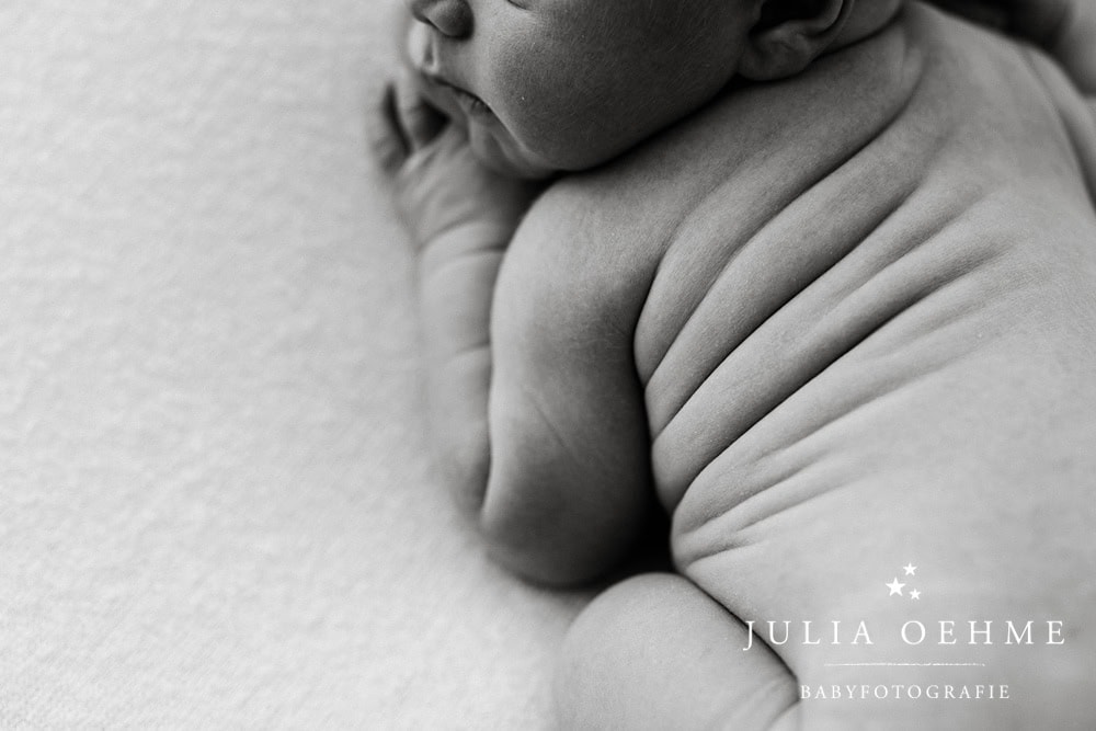 babyfotos leipzig julia oehme neugeborenenfotoshooting babybilder halle