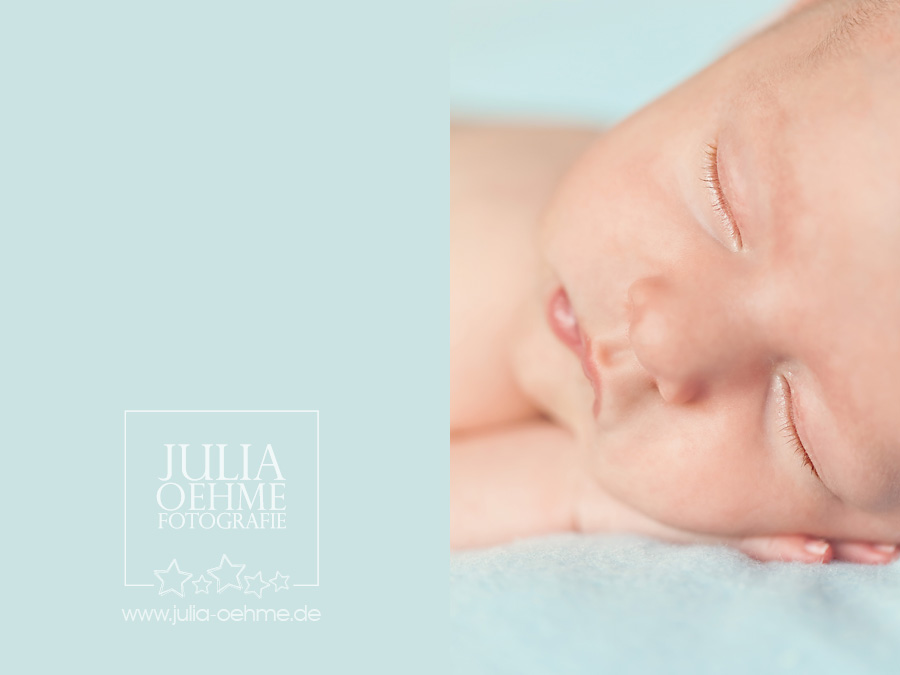 l-20111205-neugeborenenfotograf-leipzig-10-blog Baby wurde bei Neugeborenenfotoshooting auf blauer Decke positioniert